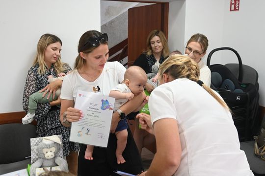 Wójt gminy Tomaszów Lubelski powitała najmłodszych mieszkańców - galeria zdjęć
