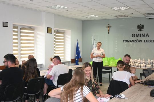 Wójt gminy Tomaszów Lubelski powitała najmłodszych mieszkańców - galeria zdjęć