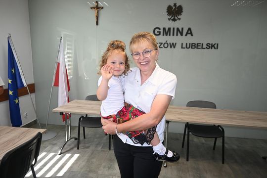 Wójt gminy Tomaszów Lubelski powitała najmłodszych mieszkańców - galeria zdjęć