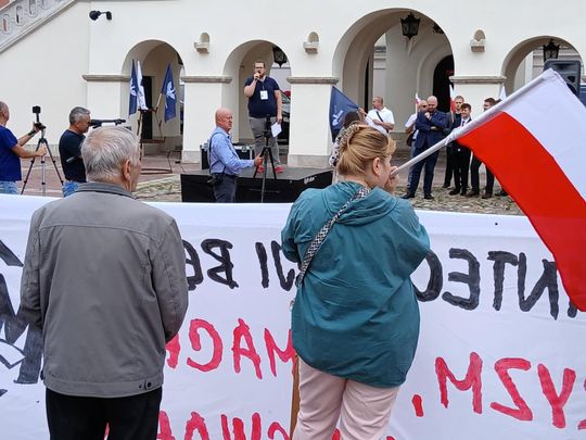 Wiec antyimigracyjny w Zamościu - galeria zdjec