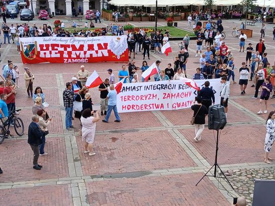 Wiec antyimigracyjny w Zamościu - galeria zdjec