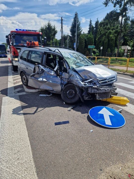 Stary Zamość: Opel zderzył się z autobusem na DK17