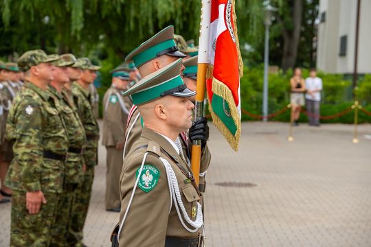 27 nowo przyjętych funkcjonariuszy do NOSG. Zobacz zdjęcia ze ślubowania 