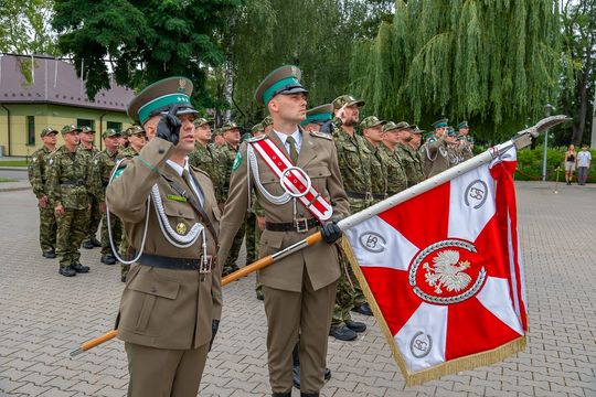 27 nowo przyjętych funkcjonariuszy do NOSG. Zobacz zdjęcia ze ślubowania 