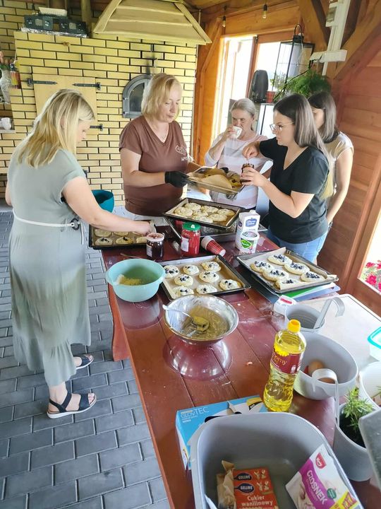 Adam Dziura gotuje. Warsztaty „Kuchni chłopskiej” w Szarowoli