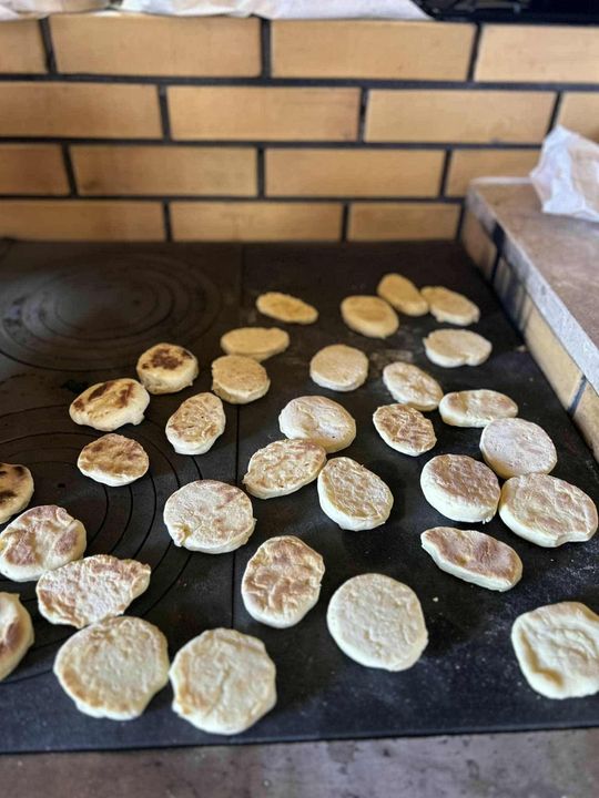 Adam Dziura gotuje. Warsztaty „Kuchni chłopskiej” w Szarowoli