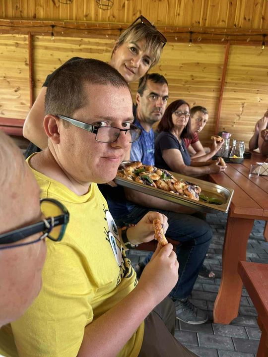 Adam Dziura gotuje. Warsztaty „Kuchni chłopskiej” w Szarowoli