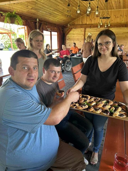 Adam Dziura gotuje. Warsztaty „Kuchni chłopskiej” w Szarowoli