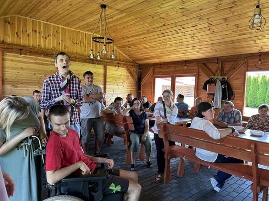 Adam Dziura gotuje. Warsztaty „Kuchni chłopskiej” w Szarowoli