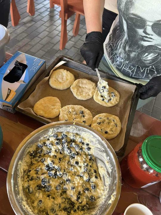 Adam Dziura gotuje. Warsztaty „Kuchni chłopskiej” w Szarowoli