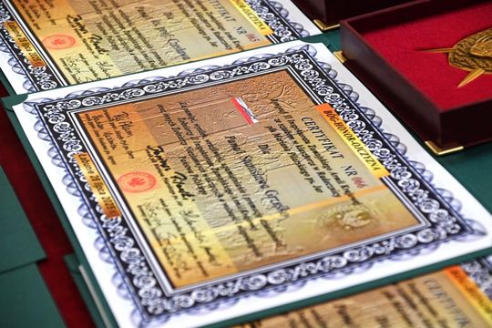 W Łabuniach odsłonięto płytę pamiątkową w hołdzie Żołnierzom II Inspektoratu Zamojskiego AK.