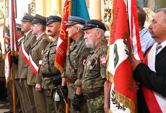 W Łabuniach odsłonięto płytę pamiątkową w hołdzie Żołnierzom II Inspektoratu Zamojskiego AK. W Łabuniach odsłonięto płytę pamiątkową w hołdzie Żołnierzom II Inspektoratu Zamojskiego AK.