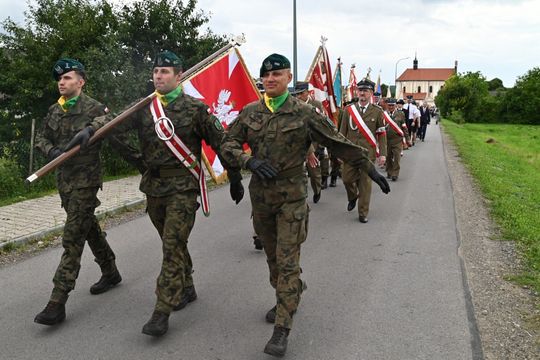 W Łabuniach odsłonięto płytę pamiątkową w hołdzie Żołnierzom II Inspektoratu Zamojskiego AK.