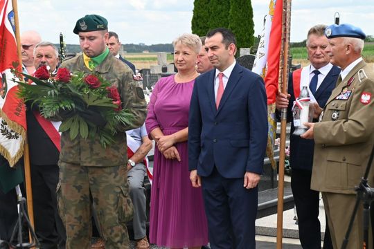W Łabuniach odsłonięto płytę pamiątkową w hołdzie Żołnierzom II Inspektoratu Zamojskiego AK.