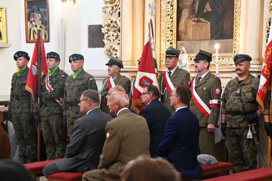 W Łabuniach odsłonięto płytę pamiątkową w hołdzie Żołnierzom II Inspektoratu Zamojskiego AK.