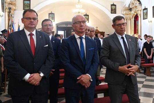 W Łabuniach odsłonięto płytę pamiątkową w hołdzie Żołnierzom II Inspektoratu Zamojskiego AK.