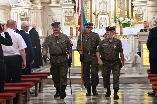 W Łabuniach odsłonięto płytę pamiątkową w hołdzie Żołnierzom II Inspektoratu Zamojskiego AK.