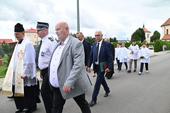 W Łabuniach odsłonięto płytę pamiątkową w hołdzie Żołnierzom II Inspektoratu Zamojskiego AK.