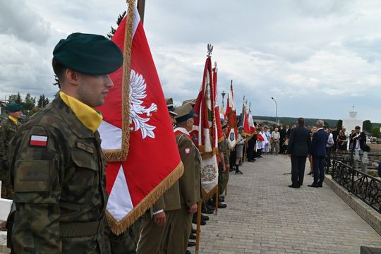 W Łabuniach odsłonięto płytę pamiątkową w hołdzie Żołnierzom II Inspektoratu Zamojskiego AK.