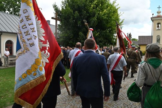 W Łabuniach odsłonięto płytę pamiątkową w hołdzie Żołnierzom II Inspektoratu Zamojskiego AK.