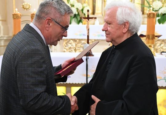 W Łabuniach odsłonięto płytę pamiątkową w hołdzie Żołnierzom II Inspektoratu Zamojskiego AK.