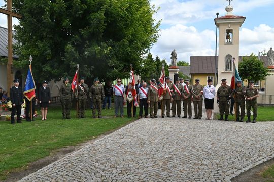 W Łabuniach odsłonięto płytę pamiątkową w hołdzie Żołnierzom II Inspektoratu Zamojskiego AK.