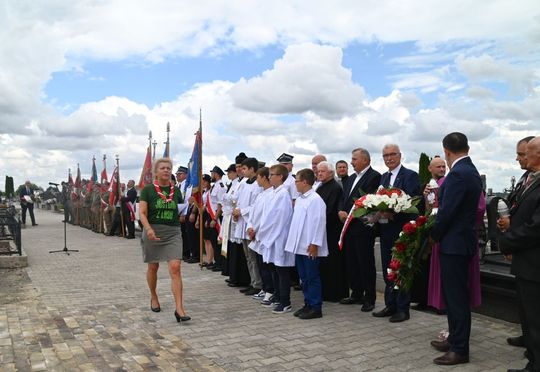 W Łabuniach odsłonięto płytę pamiątkową w hołdzie Żołnierzom II Inspektoratu Zamojskiego AK.