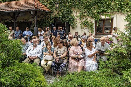 Wernisaż z pompą, wspomnienia z sercem. Zamość w starej fotografii