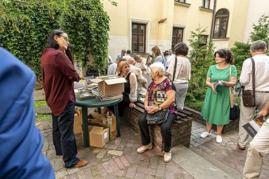 Wernisaż z pompą, wspomnienia z sercem. Zamość w starej fotografii