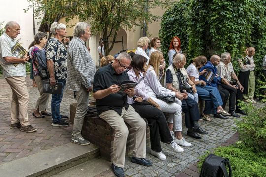 Wernisaż z pompą, wspomnienia z sercem. Zamość w starej fotografii