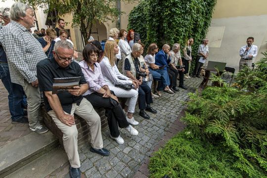 Wernisaż z pompą, wspomnienia z sercem. Zamość w starej fotografii
