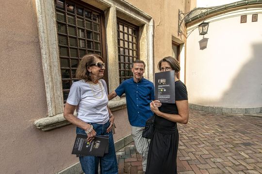 Wernisaż z pompą, wspomnienia z sercem. Zamość w starej fotografii