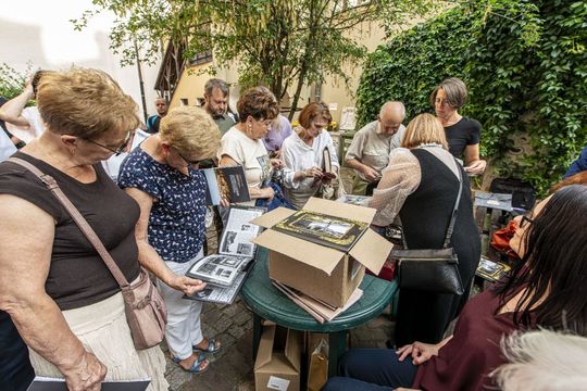 Wernisaż z pompą, wspomnienia z sercem. Zamość w starej fotografii