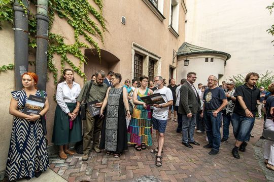 Wernisaż z pompą, wspomnienia z sercem. Zamość w starej fotografii