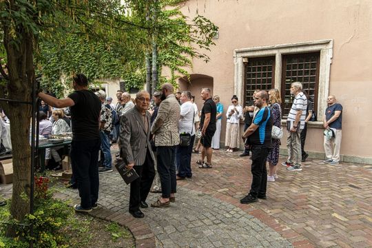 Wernisaż z pompą, wspomnienia z sercem. Zamość w starej fotografii