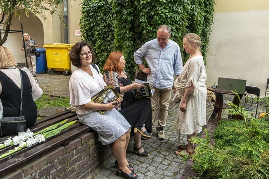 Wernisaż z pompą, wspomnienia z sercem. Zamość w starej fotografii
