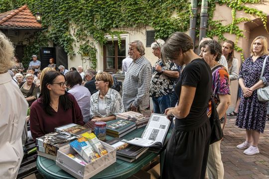 Wernisaż z pompą, wspomnienia z sercem. Zamość w starej fotografii