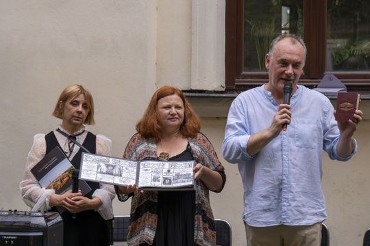 Wernisaż z pompą, wspomnienia z sercem. Zamość w starej fotografii