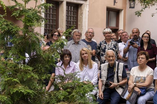 Wernisaż z pompą, wspomnienia z sercem. Zamość w starej fotografii