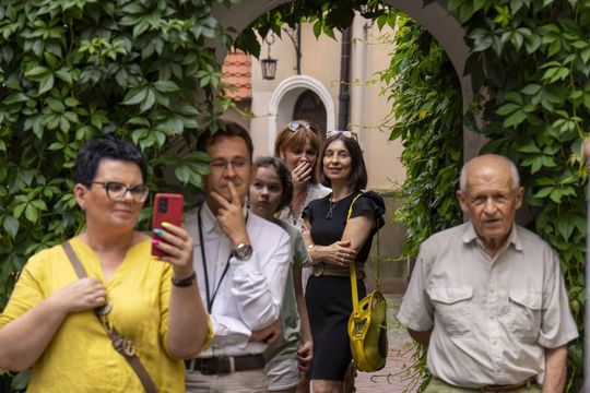 Wernisaż z pompą, wspomnienia z sercem. Zamość w starej fotografii