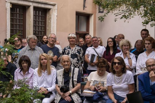 Wernisaż z pompą, wspomnienia z sercem. Zamość w starej fotografii