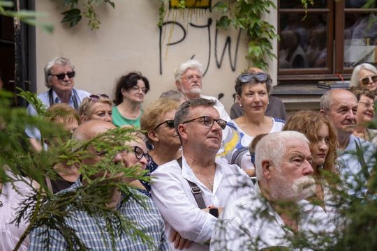 Wernisaż z pompą, wspomnienia z sercem. Zamość w starej fotografii