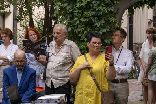 Wernisaż z pompą, wspomnienia z sercem. Zamość w starej fotografii