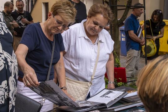 Wernisaż z pompą, wspomnienia z sercem. Zamość w starej fotografii