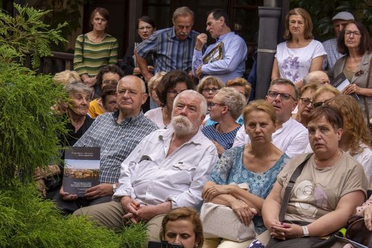 Wernisaż z pompą, wspomnienia z sercem. Zamość w starej fotografii