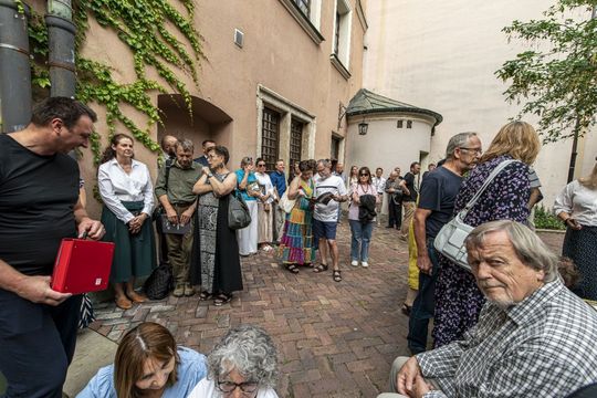 Wernisaż z pompą, wspomnienia z sercem. Zamość w starej fotografii
