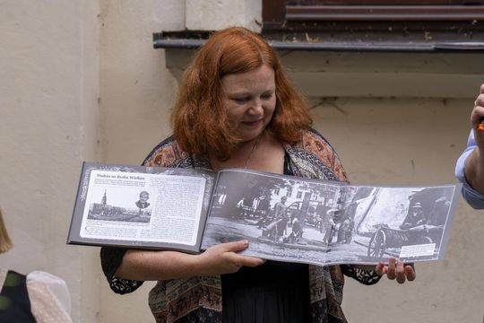 Wernisaż z pompą, wspomnienia z sercem. Zamość w starej fotografii