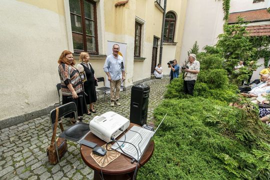 Wernisaż z pompą, wspomnienia z sercem. Zamość w starej fotografii
