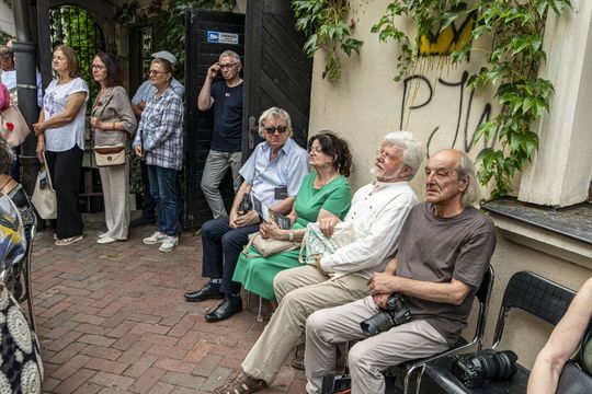 Wernisaż z pompą, wspomnienia z sercem. Zamość w starej fotografii