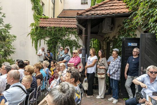 Wernisaż z pompą, wspomnienia z sercem. Zamość w starej fotografii